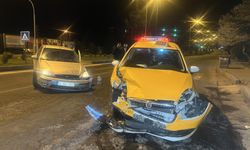 Nevşehir’de ticari taksi ile otomobil çarpıştı