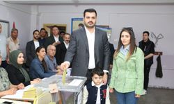AK Parti’li İnan eşi ve çocuğuyla birlikte oyunu kullandı