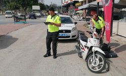 Antalya'da otomobil motosiklete çarpıp kaçtı