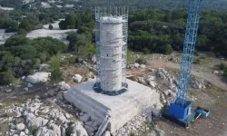 Yeniden ayağa kaldırılan Patara Deniz Feneri'nin son basamağı konuldu