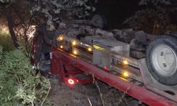Çekici kontrolden çıktı şarampole devrildi: 2 ağır yaralı