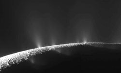 Satürn'ün uydusunda bir buhar bulutu görüldü