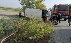Karaman’da minibüs devrildi: 16 yaralı