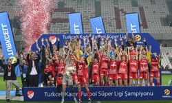 Kadın Futbol Süper Lig şampiyonu Ankara Büyükşehir Belediyesi FOMGET oldu