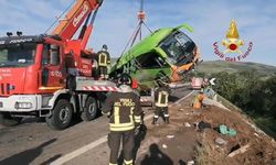 İtalya’da feci kaza yolcu otobüsü şarampole yuvarlandı