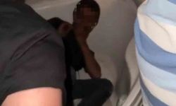 Depremde hasar gören daireyi soymaya çalışan hırsız jakuzinin içinde dövüldü.