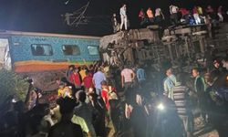 Hindistan’da katliam gibi tren kazası: 288 ölü 900 yaralı