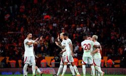 Atatürk Olimpiyat Stadyumu'nda çim skandalı