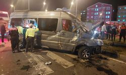 Rap sanatçısı Vahap Canbay’ın minibüsü kaza yaptı
