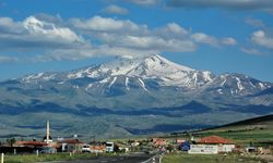 Erciyes Dağı'na yılın ilk karı düştü