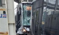Küçükçekmece'de feci kaza! İki metrobüs çarpıştı