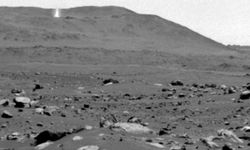 Mars yüzeyinde toz şeytanı görüntülendi