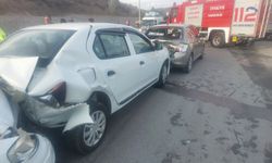 4 Otomobilin karıştığı zincirleme kaza: 5 yaralı