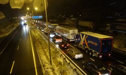 Çerkeş’te kar yağışı ulaşımı felç etti: Vatandaşlar saatlerce yolda kaldı