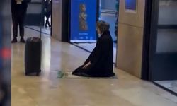 Beyoğlu’nda namaz kılan kadın sosyal medyayı salladı