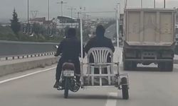Elazığ'da vatandaşın plastik sandalye ile tehlikeli yolculuğu