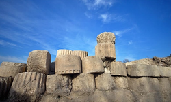 Çukurova'nın Efesi'nde tam 2 bin 700 yıllık tapınak keşfedildi!