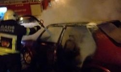 Elazığ’da Park Halindeki Otomobil Alev Aldı