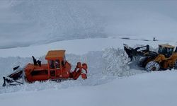 Kar kalınlığının 5 metreyi bulduğu bölgede ekipler gece gündüz çalışıyor