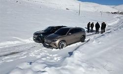 Bingöllü sürücüler Togg'u 20 cm karlı yolda test etti-İzle