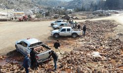 Kahramanmaraş’ta deprem sonrası Orman Bölge Müdürlüğü’nden yakacak yardımı
