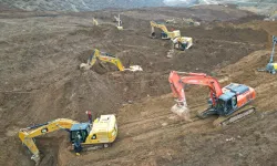 Kayıp madencilerin üstünde 35 milyon metreküp toprak var