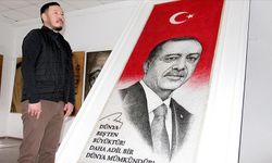 Kırgız ressam, 70 bin çivi ve tel kullanarak Cumhurbaşkanı Erdoğan'ın portresini yaptı