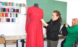 Yozgatlı kadınlar modası geçmiş elbiseleri yeni tasarımlara dönüştürüyor