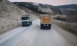 Erzincan'da kamyonlar toprak kaymasından böyle kaçtı-İzle