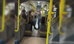 Metrobüste sıra kavgası: İki yolcu birbirine girdi