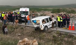 Sivas'ta iki ticari araç kafa kafaya çarpıştı: 10 yaralı