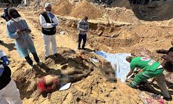 İsrail'in yakıp yıktığı Şifa Hastanesi'nde toplu mezar bulundu