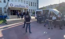 İzmir’deki yasa dışı silah ticareti yapan 7 kişi tutuklandı