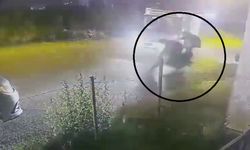 Antakya'da kamyonetle motosikletin çarpışma anları kamerada
