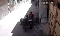 Kilis'te zabıtanın seyyar satıcıyı darp ettiği anlar kamerada