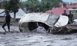 Endonezya'da soğuk lavlar köyleri yuttu! 41 ölü