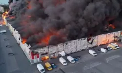 Varşova'daki AVM yangınında bin 300'den fazla dükkan küle döndü