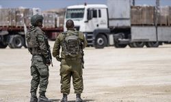 Zulme doymuyor: İsrail, sınır kapılarını kapatarak 3 bin yardım tırının Gazze'ye girişini engelledi