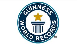 Nijeryalı peruk ustası ürettiği "en geniş peruk"la Guinness Rekorlar Kitabı'na girdi