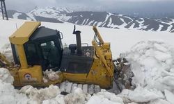 Hakkari'de Mayıs ayında karla mücadele-İzle