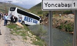 Bitlis'te yolcu otobüsü dereye uçtu! 7 yaralı
