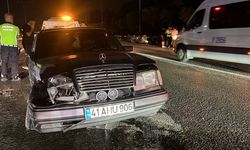 Gebze'de 3 otomobilin karıştığı zincirleme trafik kazasında 2 kişi yaralandı