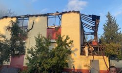 Aksu ilçesinde 2 katlı evde çıkan yangın hasara neden oldu