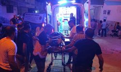 Şanlıurfa’da freni boşalan araç iş yeri önündeki kaldırıma çarptı: 2 yaralı
