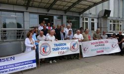 Trabzon’da doktora darp olayına tepki gösterdiler