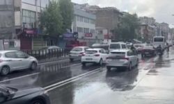 İstanbul'da haftanın ilk iş günü yağışın da etkisiyle trafik yoğunluğu arttı