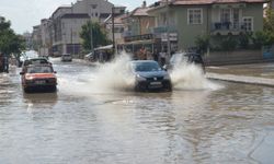 Karaman'da sağanak yağış hayatı olumsuz etkiledi