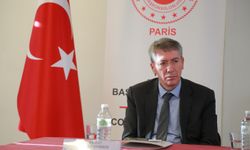 Bakan Işıkhan Paris'te Türk vatandaşlarıyla görüştü