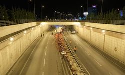 Karapınar'de devrilen tırın sürücüsü hayatını kaybetti