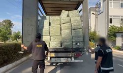 Çin’den Suriye’ye giden 65 milyon lira değerinde 15 ton kaçak sigara kağıdı Mersin’de yakalandı